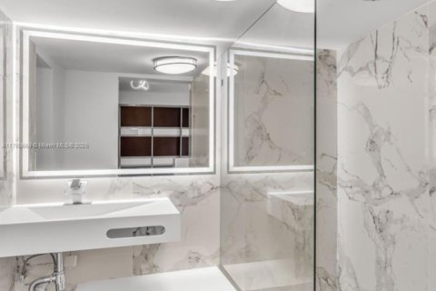 Propiedad comercial en venta en Miami, Florida, 102.19 m2 № 1860440 - foto 14