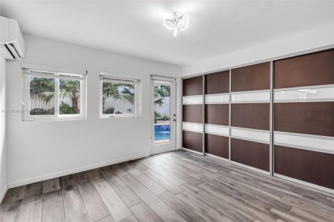 Propiedad comercial en venta en Miami, Florida, 102.19 m2 № 1860440 - foto 11