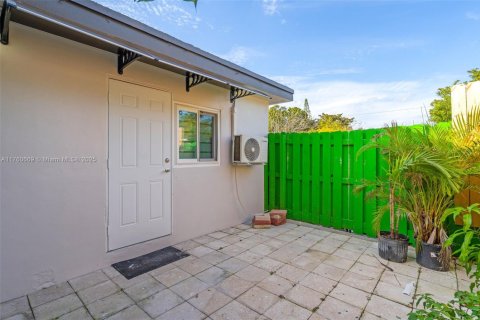 Propiedad comercial en venta en Miami, Florida, 102.19 m2 № 1860440 - foto 29