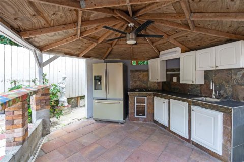 Propiedad comercial en venta en Miami, Florida, 102.19 m2 № 1860440 - foto 17
