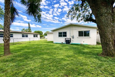 Casa en venta en Fort Lauderdale, Florida, 3 dormitorios, 100.98 m2 № 2055224 - foto 17