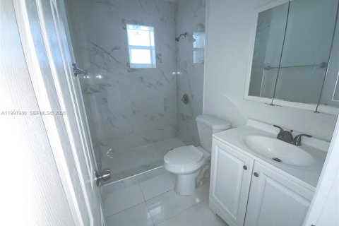 Casa en venta en Fort Lauderdale, Florida, 3 dormitorios, 100.98 m2 № 2055224 - foto 9