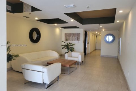 Condo in Miami Beach, Florida, 2 bedrooms  № 2078369 - photo 4