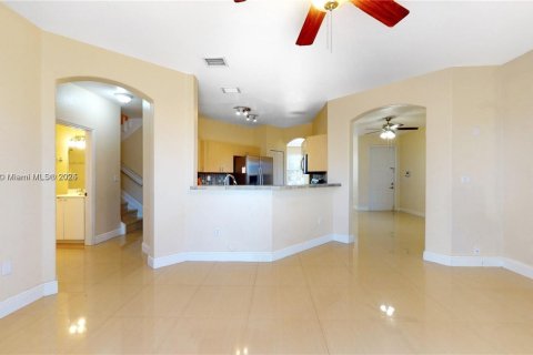 House in Miami, Florida 4 bedrooms, 214.6 sq.m. № 1780178 - photo 13