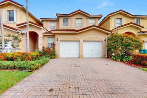 House in Miami, Florida 4 bedrooms, 214.6 sq.m. № 1780178 - photo 3