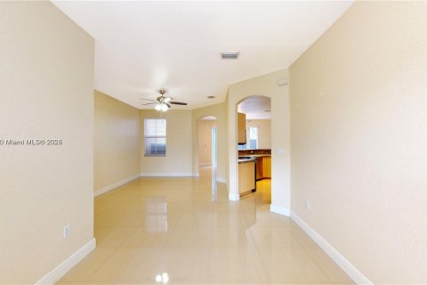 House in Miami, Florida 4 bedrooms, 214.6 sq.m. № 1780178 - photo 9
