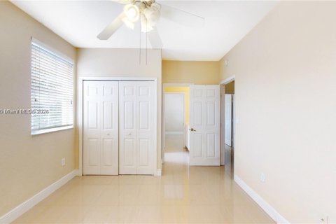 House in Miami, Florida 4 bedrooms, 214.6 sq.m. № 1780178 - photo 19