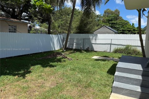 House in Miami, Florida 3 bedrooms, 118.91 sq.m. № 1882031 - photo 23