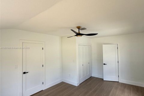 House in Miami, Florida 3 bedrooms, 118.91 sq.m. № 1882031 - photo 20