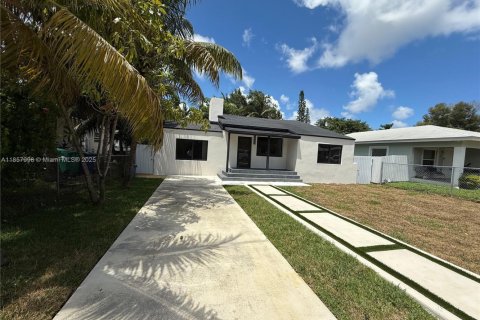 House in Miami, Florida 3 bedrooms, 118.91 sq.m. № 1882031 - photo 4