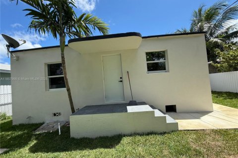 House in Miami, Florida 3 bedrooms, 118.91 sq.m. № 1882031 - photo 25
