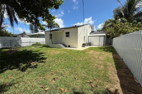 House in Miami, Florida 3 bedrooms, 118.91 sq.m. № 1882031 - photo 21