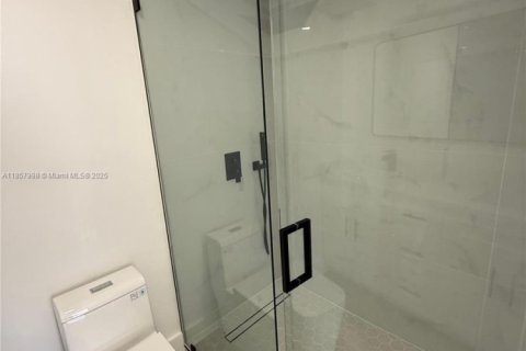 House in Miami, Florida 3 bedrooms, 118.91 sq.m. № 1882031 - photo 18
