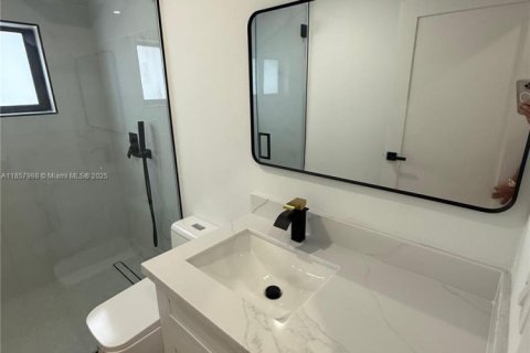 House in Miami, Florida 3 bedrooms, 118.91 sq.m. № 1882031 - photo 12