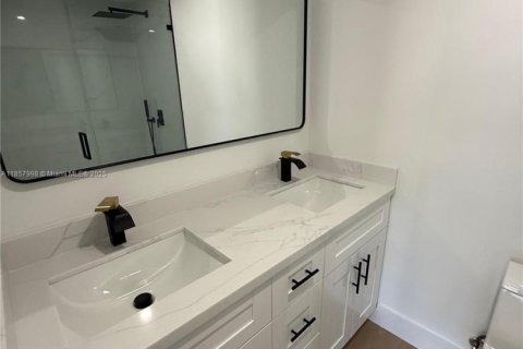 House in Miami, Florida 3 bedrooms, 118.91 sq.m. № 1882031 - photo 19