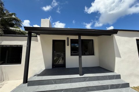 House in Miami, Florida 3 bedrooms, 118.91 sq.m. № 1882031 - photo 3