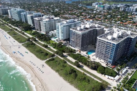 Condo in Surfside, Florida, 3 bedrooms  № 1863237 - photo 2