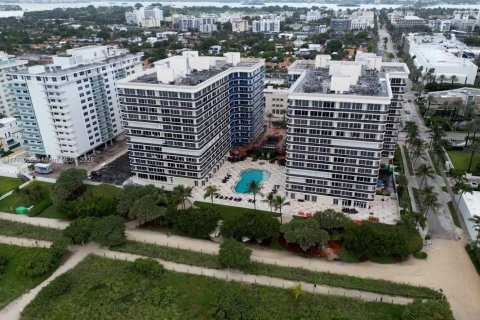 Condo in Surfside, Florida, 3 bedrooms  № 1863237 - photo 3