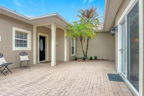 House in Kissimmee, Florida 3 bedrooms, 285.95 sq.m. № 2105616 - photo 9