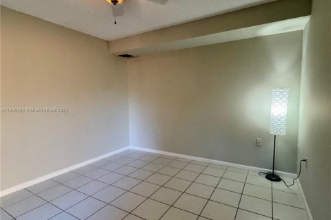 Townhouse in Davie, Florida 2 bedrooms, 138.24 sq.m. № 1962997 - photo 7