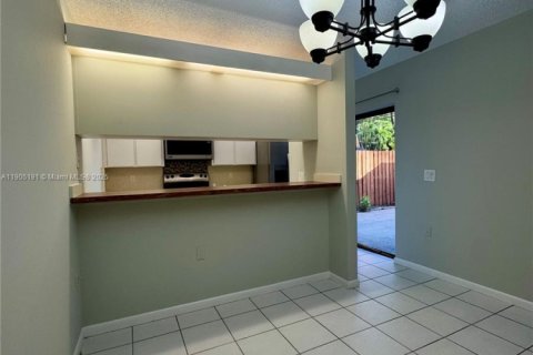 Townhouse in Davie, Florida 2 bedrooms, 138.24 sq.m. № 1962997 - photo 9