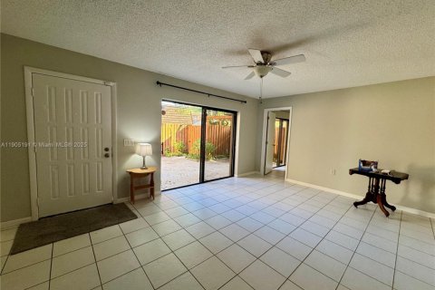Townhouse in Davie, Florida 2 bedrooms, 138.24 sq.m. № 1962997 - photo 5