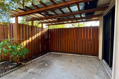 Townhouse in Davie, Florida 2 bedrooms, 138.24 sq.m. № 1962997 - photo 2