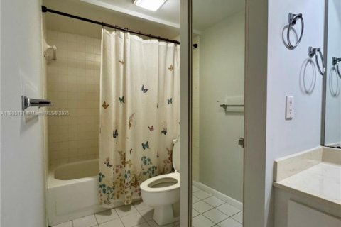 Townhouse in Davie, Florida 2 bedrooms, 138.24 sq.m. № 1962997 - photo 20