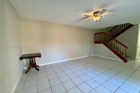 Townhouse in Davie, Florida 2 bedrooms, 138.24 sq.m. № 1962997 - photo 4