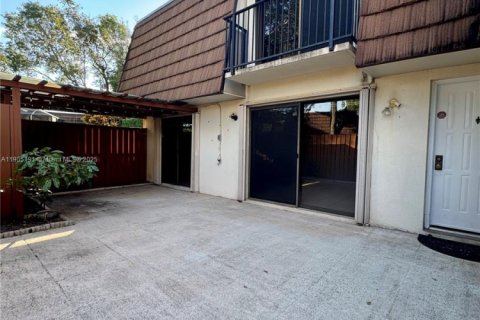 Townhouse in Davie, Florida 2 bedrooms, 138.24 sq.m. № 1962997 - photo 21