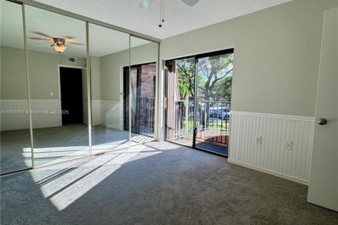 Townhouse in Davie, Florida 2 bedrooms, 138.24 sq.m. № 1962997 - photo 18