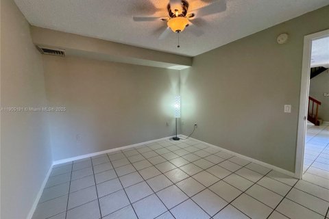 Townhouse in Davie, Florida 2 bedrooms, 138.24 sq.m. № 1962997 - photo 8