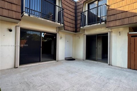 Townhouse in Davie, Florida 2 bedrooms, 138.24 sq.m. № 1962997 - photo 1