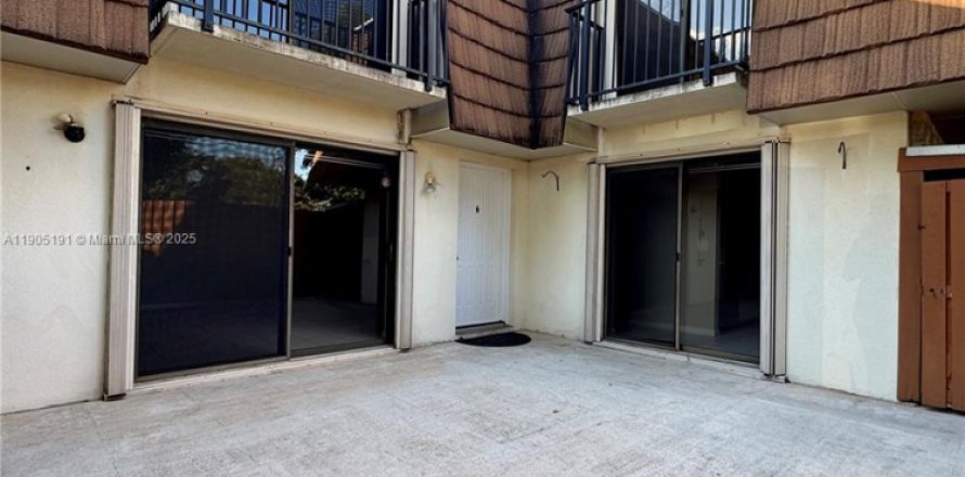 Townhouse in Davie, Florida 2 bedrooms, 138.24 sq.m. № 1962997