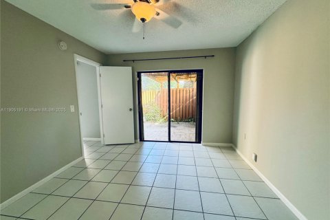 Townhouse in Davie, Florida 2 bedrooms, 138.24 sq.m. № 1962997 - photo 6