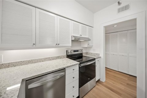 Condo in Sarasota, Florida, 1 bedroom № 2112516 - photo 9