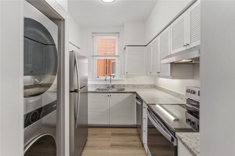 Condo in Sarasota, Florida, 1 bedroom № 2112516 - photo 8