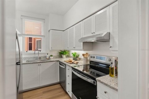 Condo in Sarasota, Florida, 1 bedroom № 2112516 - photo 6