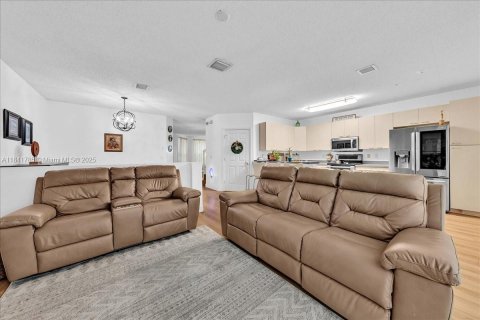 Townhouse in Miramar, Florida 3 bedrooms, 188.87 sq.m. № 1842726 - photo 14