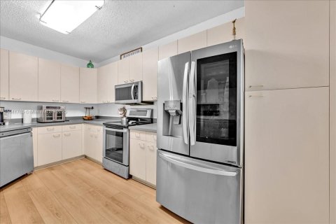 Townhouse in Miramar, Florida 3 bedrooms, 188.87 sq.m. № 1842726 - photo 18