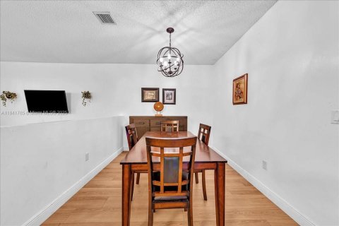 Townhouse in Miramar, Florida 3 bedrooms, 188.87 sq.m. № 1842726 - photo 8