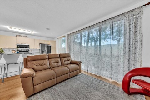 Townhouse in Miramar, Florida 3 bedrooms, 188.87 sq.m. № 1842726 - photo 13