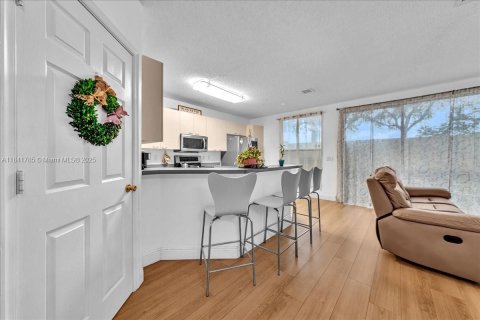 Townhouse in Miramar, Florida 3 bedrooms, 188.87 sq.m. № 1842726 - photo 11