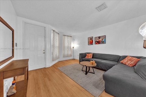 Townhouse in Miramar, Florida 3 bedrooms, 188.87 sq.m. № 1842726 - photo 6