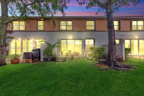 Townhouse in Miramar, Florida 3 bedrooms, 188.87 sq.m. № 1842726 - photo 2