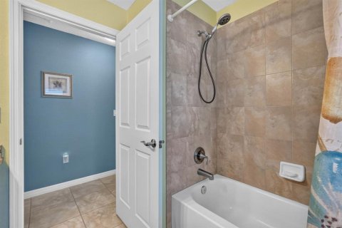 House in Palm Coast, Florida 4 bedrooms, 205.13 sq.m. № 2299575 - photo 24