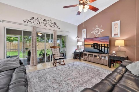 House in Palm Coast, Florida 4 bedrooms, 205.13 sq.m. № 2299575 - photo 11
