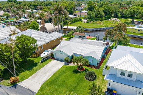 House in Stuart, Florida 3 bedrooms, 165.74 sq.m. № 2176628 - photo 4