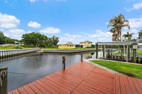 House in Stuart, Florida 3 bedrooms, 165.74 sq.m. № 2176628 - photo 7