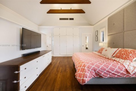 House in Coral Gables, Florida 2 bedrooms, 141.95 sq.m. № 2248312 - photo 18